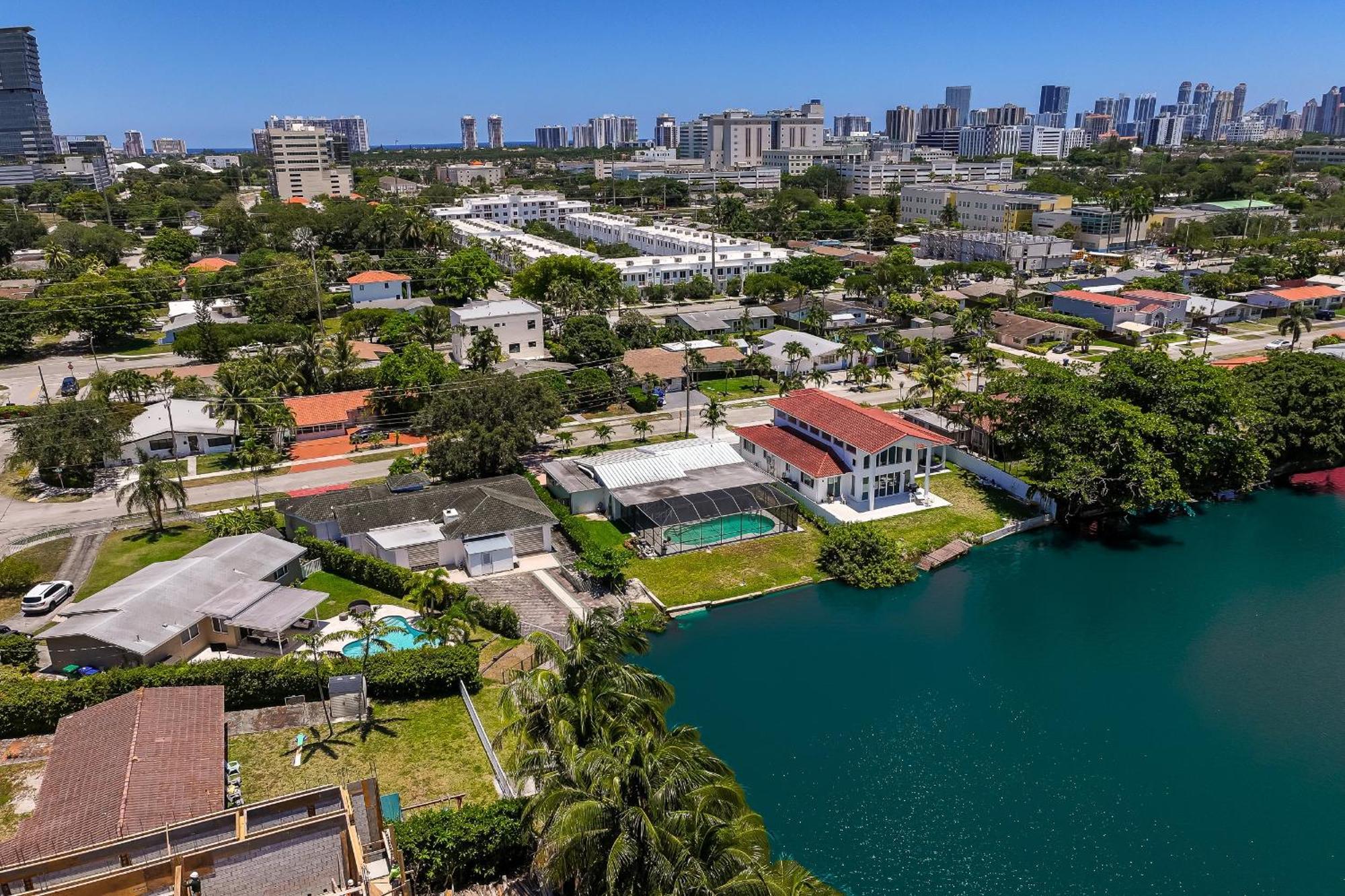 Waterfront Pool & Amazing Location - Wow Miami