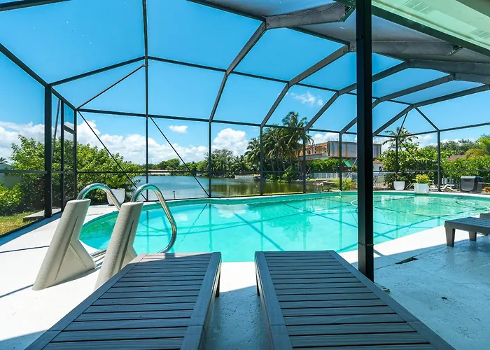 Waterfront Pool & Amazing Location - Wow